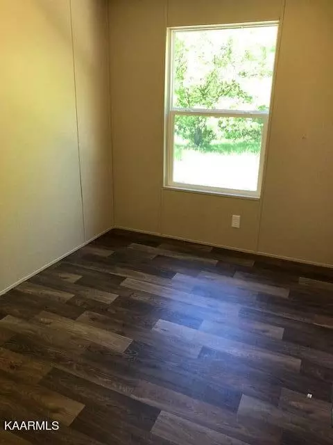 Bedroom - 9513 Diggs Gap Rd, Heiskell, TN 37754 photo 2 of 2