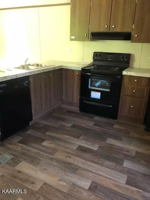 Kitchen - 9513 Diggs Gap Rd, Heiskell, TN 37754 photo 2 of 2