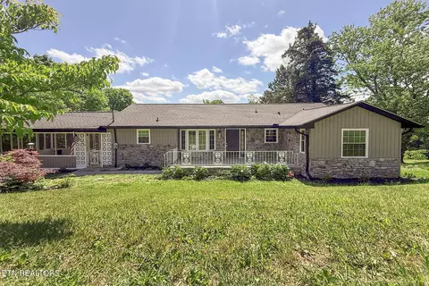 2010 Martha Berry Dr, Knoxville, TN 37918