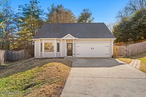 915 Claybrook Ct, Knoxville, TN 37923