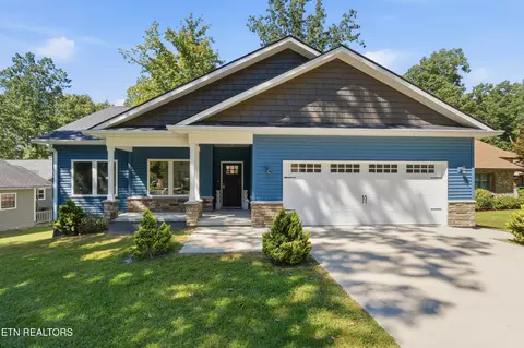 204 Lakeside Dr, Crossville, TN 38558