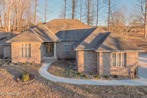 121 Brandon Dr, Lenoir City, TN 37772