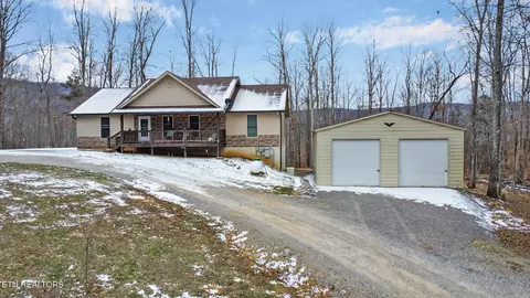 68 Buffalo Cove Ln, Jamestown, TN 38556