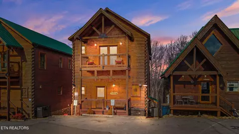 1255 Bear Cub Way, Gatlinburg, TN 37738
