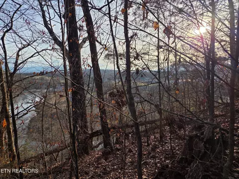 513 Jimtown Rd, Newport, TN 37821