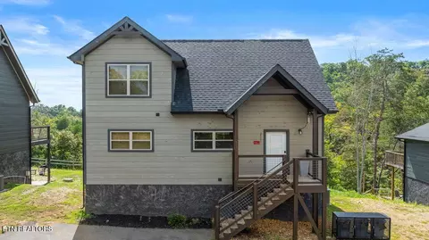 2111 Eagle Feather Dr, Sevierville, TN 37876