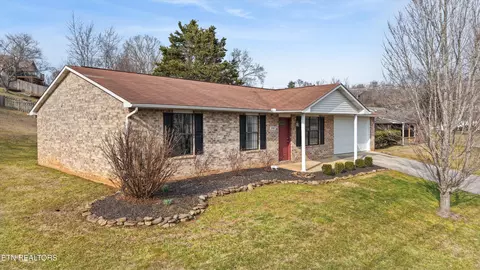 2007 Tuscany Gardens Dr, Powell, TN 37849