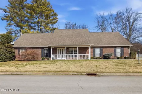 343 Royal Oaks Dr, Maryville, TN 37801