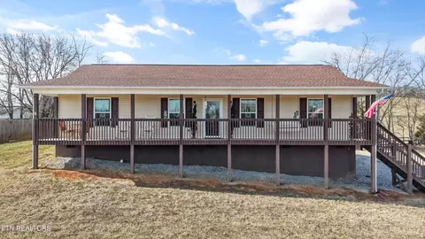 1911 Smokey Meadows Dr, Dandridge, TN 37725