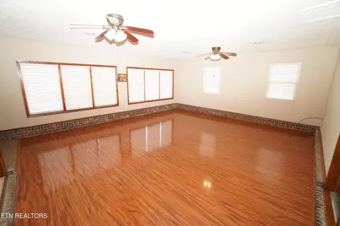 Living - 483 Shaver Dr, Talbott, TN 37877 photo 5 of 6
