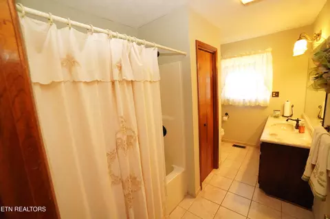 Bath - 483 Shaver Dr, Talbott, TN 37877 photo 1 of 3
