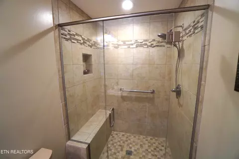 Bath - 483 Shaver Dr, Talbott, TN 37877 photo 2 of 3