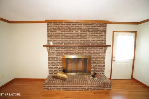 Living - 483 Shaver Dr, Talbott, TN 37877 photo 3 of 6