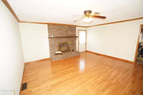Living - 483 Shaver Dr, Talbott, TN 37877 photo 2 of 6