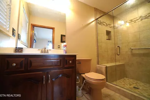 Bath - 483 Shaver Dr, Talbott, TN 37877 photo 3 of 3