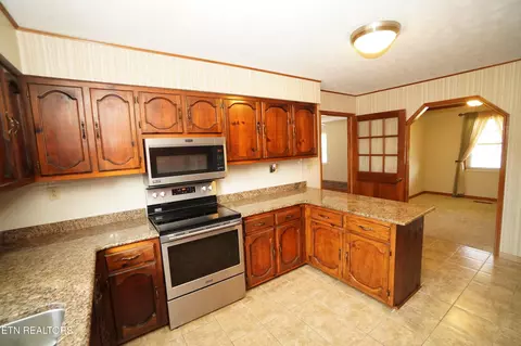 Kitchen - 483 Shaver Dr, Talbott, TN 37877 photo 2 of 3