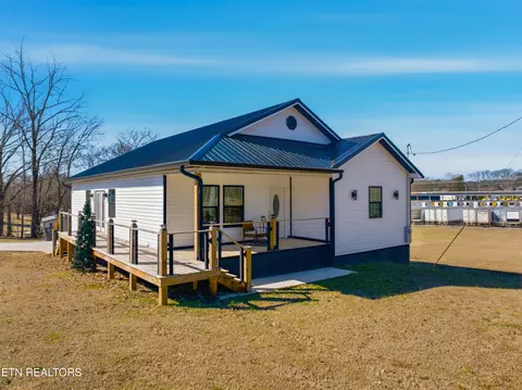 901 Apple St, Athens, TN 37303