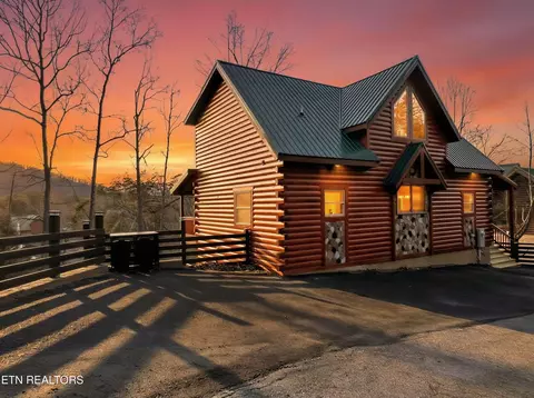 765 Chickasaw Gap Way, Pigeon Forge, TN 37863