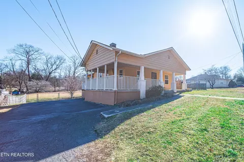 2222 Woodrow Dr, Knoxville, TN 37918