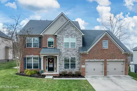 807 Brookwood Ln, Maryville, TN 37801