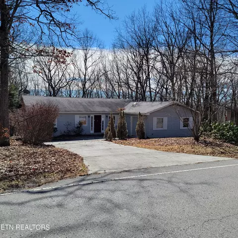 318 Lakeview Dr, Crossville, TN 38558