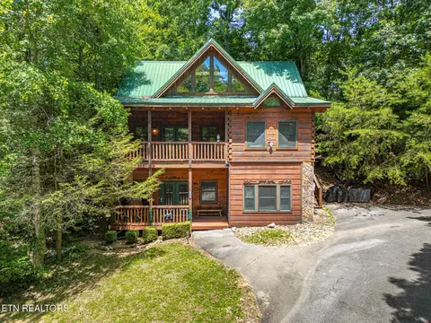 2928 Raven Fork Cir, Sevierville, TN 37876