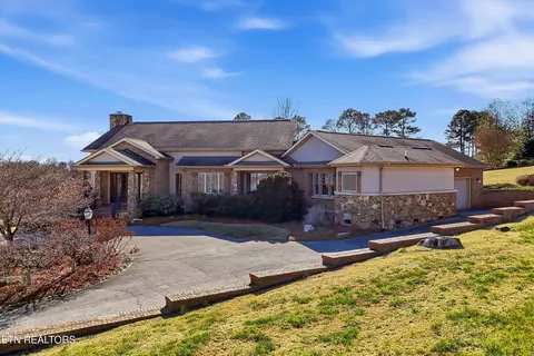 3909 Logans Landing Cir, Louisville, TN 37777