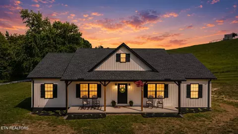 170 Wolf Hollow Ln, Jacksboro, TN 37757