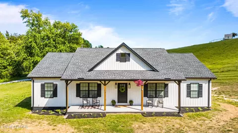 170 Wolf Hollow Ln, Jacksboro, TN 37757