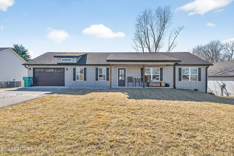 141 Sky View Meadow Dr, Crossville, TN 38555