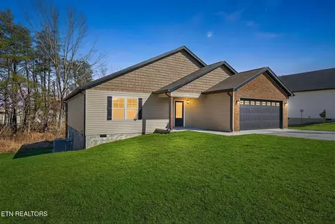 158 Sky View Meadow Dr, Crossville, TN 38555