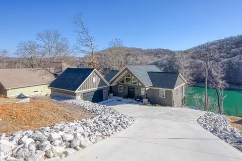 1394 Lakeside Dr, Jacksboro, TN 37757