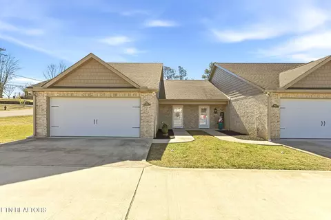 560 Norwood Dr, Oliver Springs, TN 37840