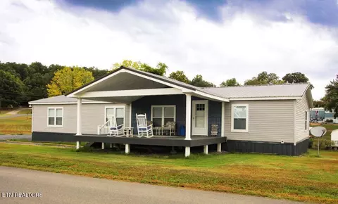 1680 Canal Ln, Dandridge, TN 37725