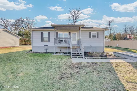 42 E Fuller Dr, Crossville, TN 38555
