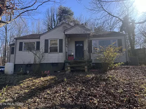 230 Leslie St, Harriman, TN 37748