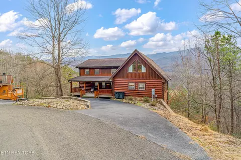206 Rodeo Dr, Gatlinburg, TN 37738