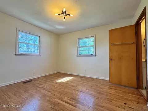 Bedroom - 8029 Sharp Rd, Powell, TN 37849 photo 1 of 5