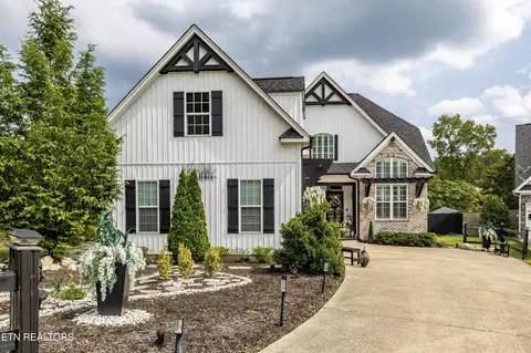 1340 Hillside Ln, Lenoir City, TN 37771