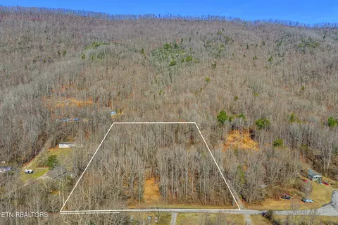 bazel rd, Harriman, TN 37748