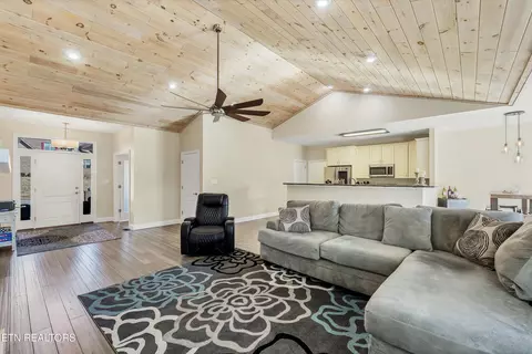 1322 Houston Springs Rd, Greenback, TN 37742