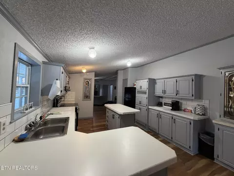 Kitchen - 4601 White Oak Rd, Duff, TN 37729 photo 2 of 4