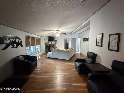 Living - 4601 White Oak Rd, Duff, TN 37729 photo 2 of 3