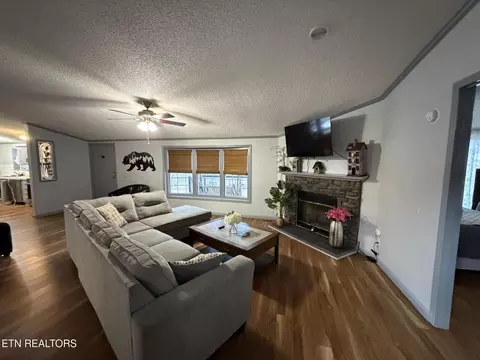 Living - 4601 White Oak Rd, Duff, TN 37729 photo 1 of 3