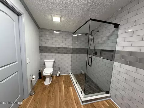 Bath - 4601 White Oak Rd, Duff, TN 37729 photo 3 of 4