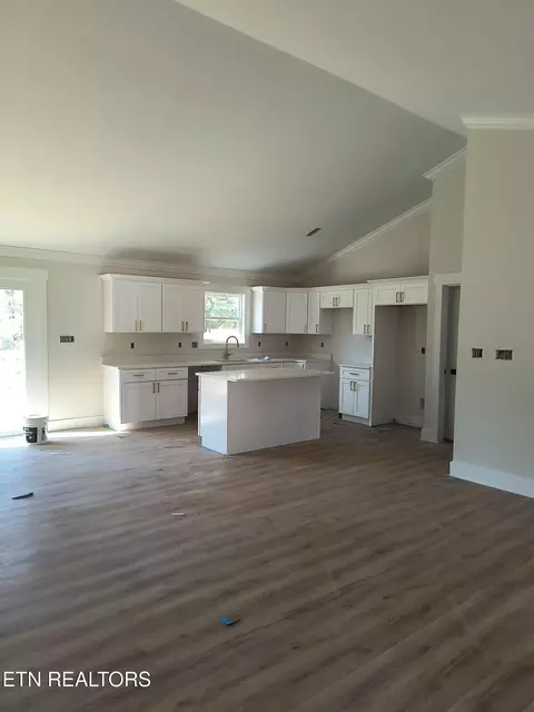 2203 Pinewood Dr, Maryville, TN 37803