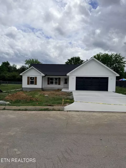 2203 Pinewood Dr, Maryville, TN 37803