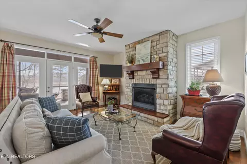 Living - 120 Dirk Way, Bean Station, TN 37708 photo 2 of 6