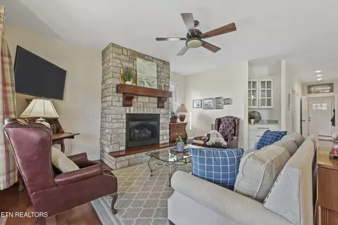 Living - 120 Dirk Way, Bean Station, TN 37708 photo 3 of 6