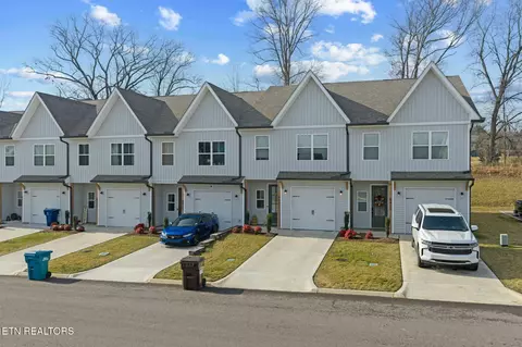 8456 Whisper Ln, Powell, TN 37849